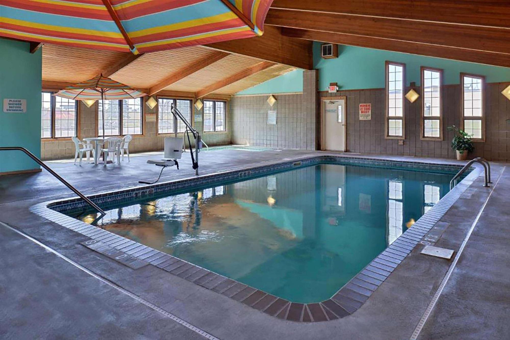 Sauk River Inn & Suites, A Travelodge By Wyndham Sauk Centre Bagian luar foto