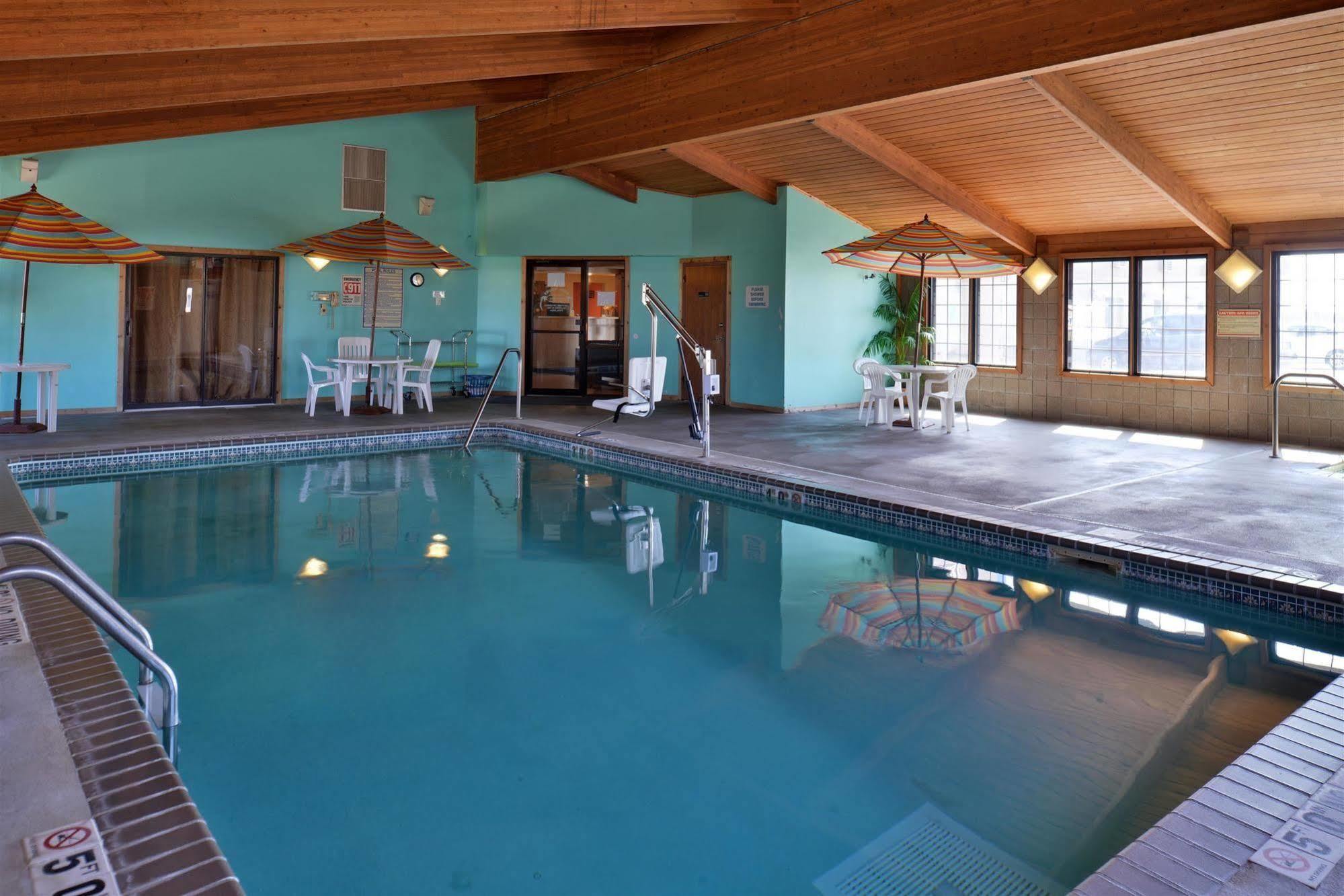Sauk River Inn & Suites, A Travelodge By Wyndham Sauk Centre Bagian luar foto